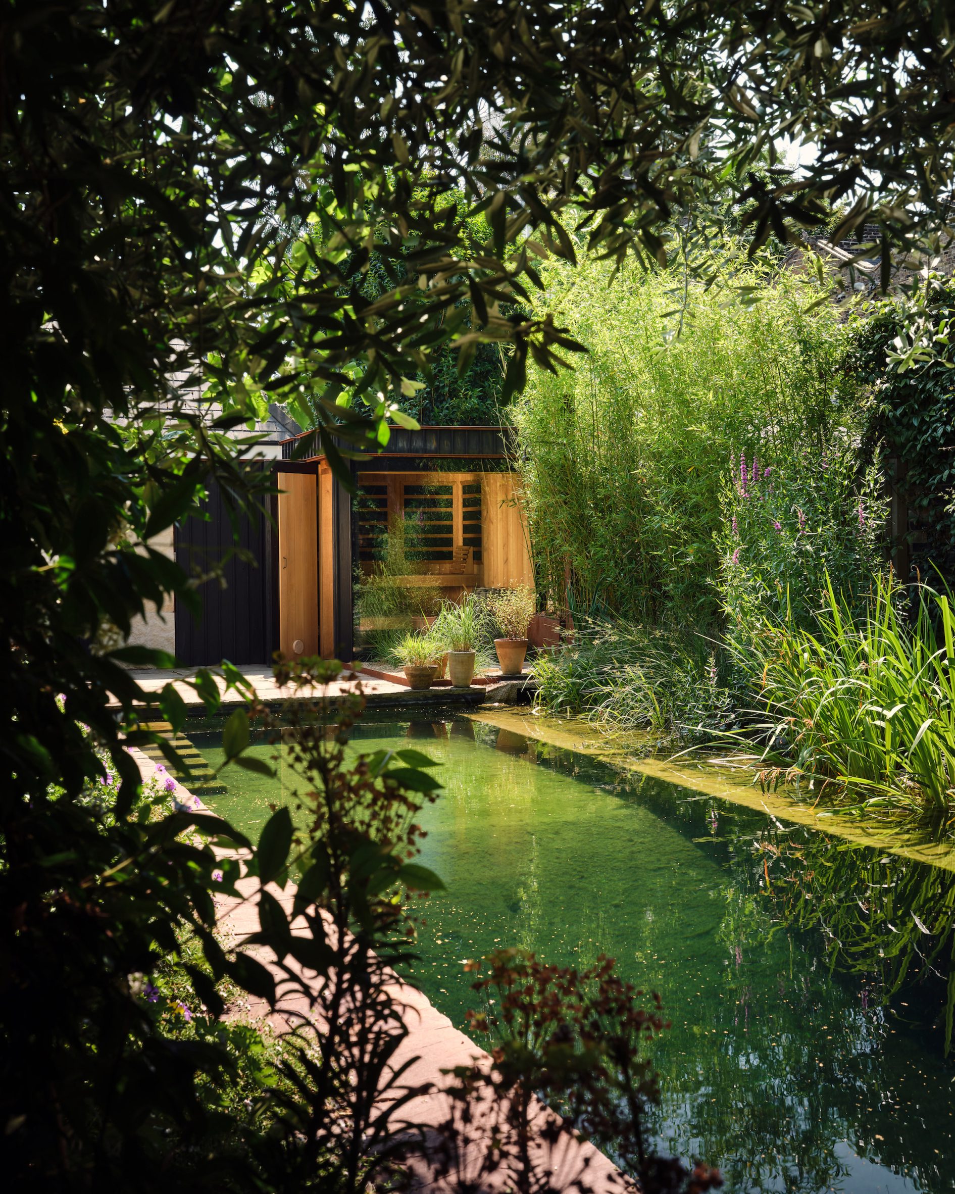 Garden at De Beauvoir Townhouse by Mosley Thorold