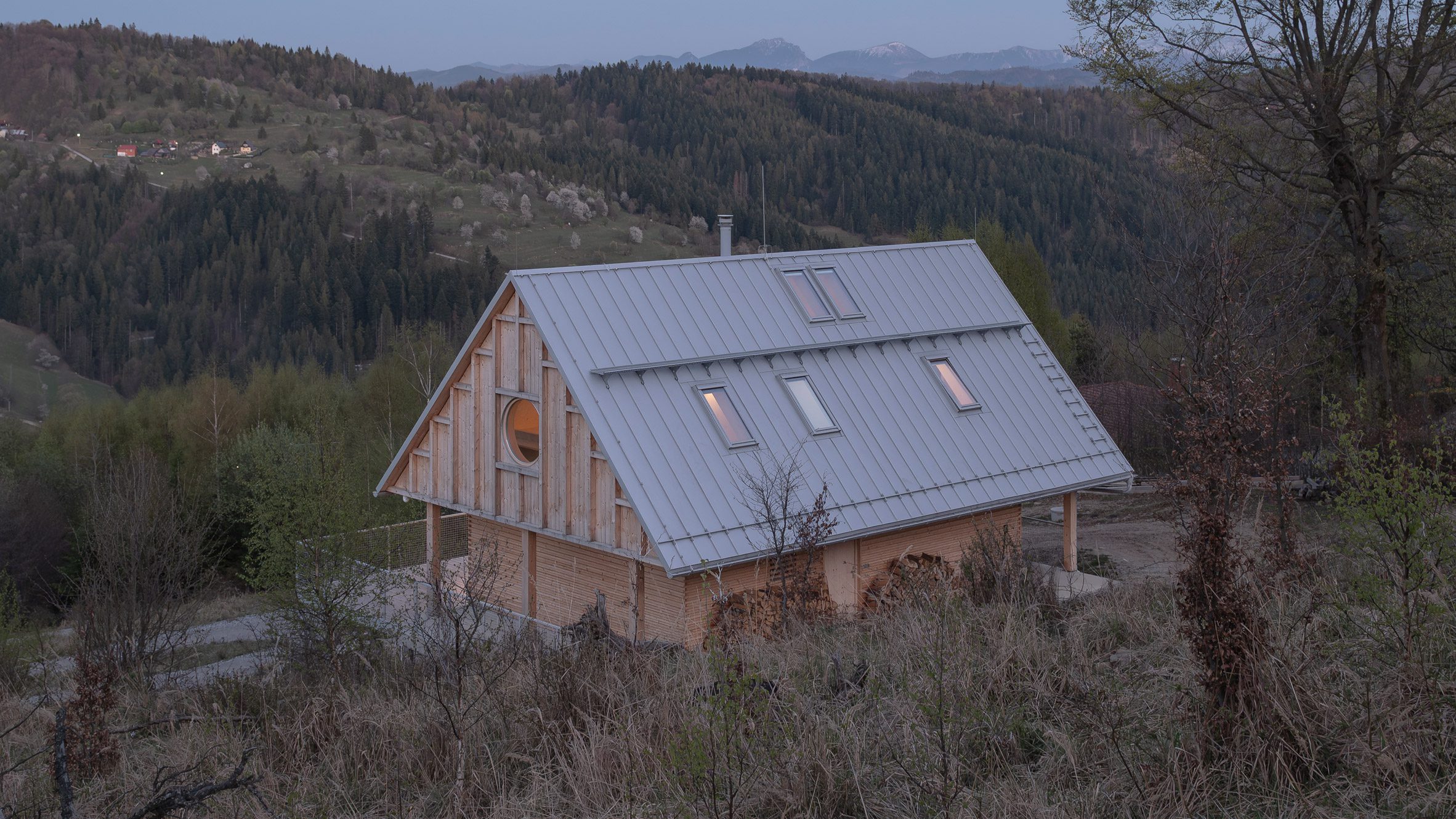 https://static.dezeen.com/uploads/2026/08/oatelier-husarik-hut-timber-home-slovakia-hero_dezeen_2364_col_0.jpg