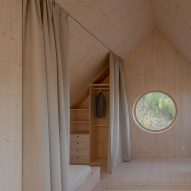 Husárik Hut by Oatelier