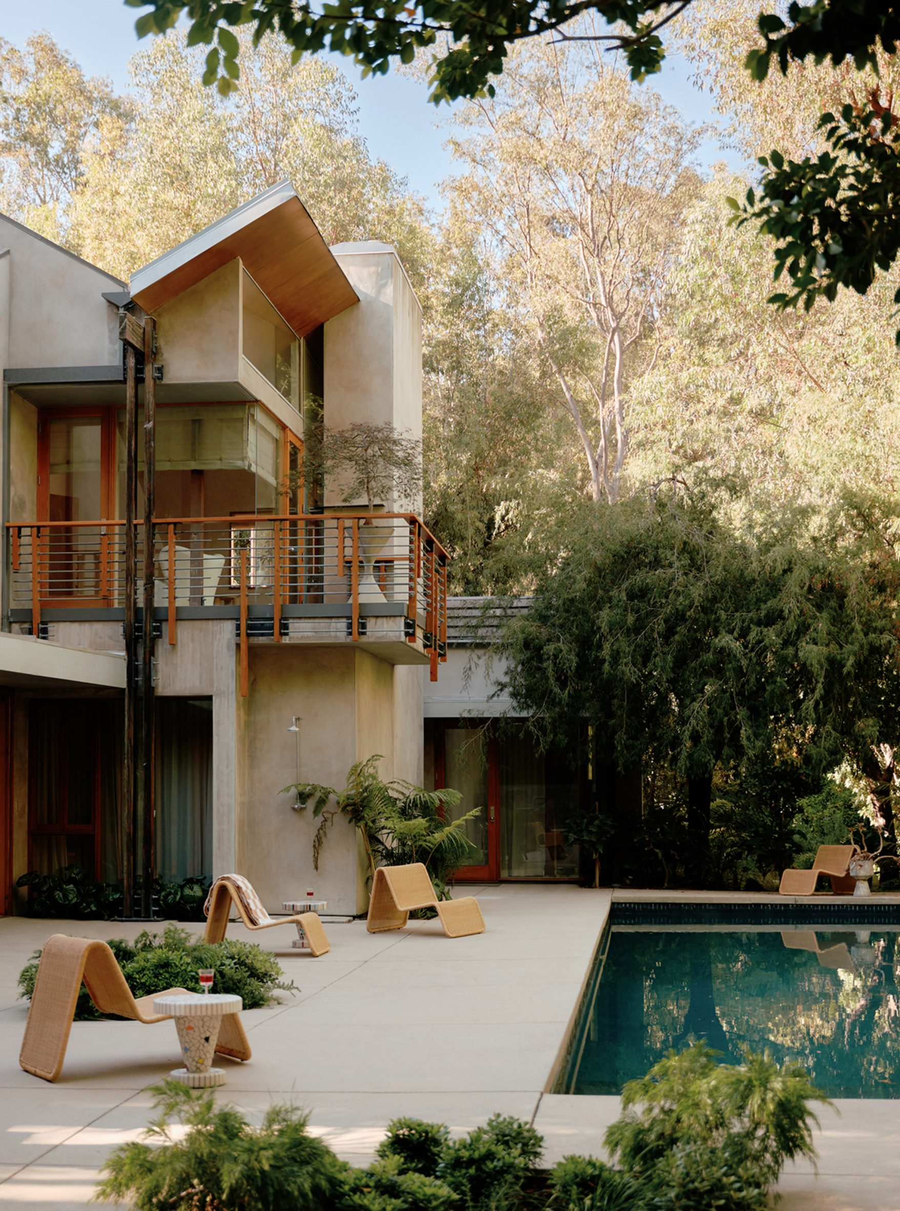 A house designed in the 1990s by Jeff Mills, with a style that blends brutalism and mid-century modern