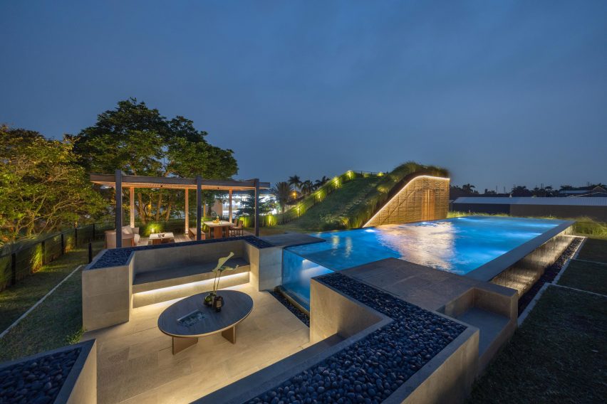 Rooftop swimming pool at a home in Indonesia by K-Thengono Design Studio