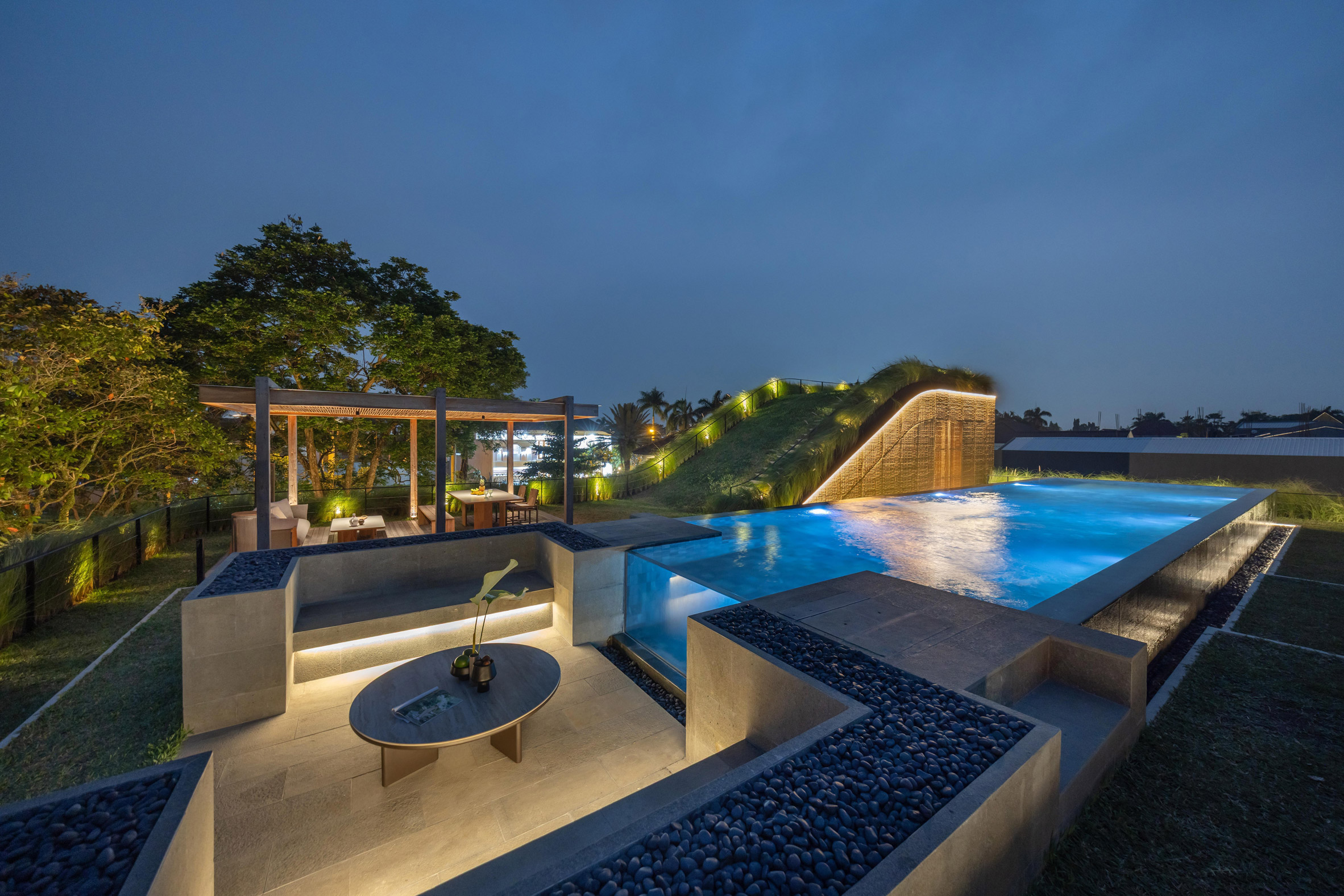 Rooftop swimming pool at a home in Indonesia by K-Thengono Design Studio