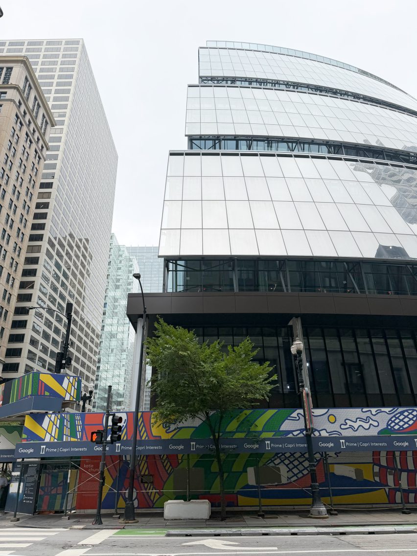 Glazing on Thompson Center in Chicago