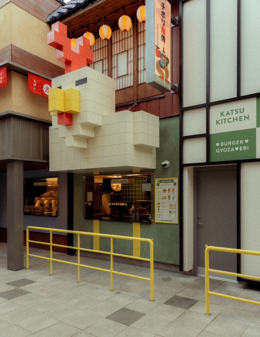 Restaurant with chicken exterior