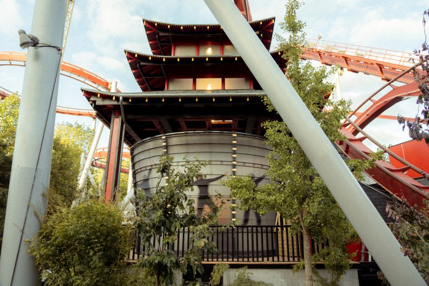 Theme park ride with pagoda roof