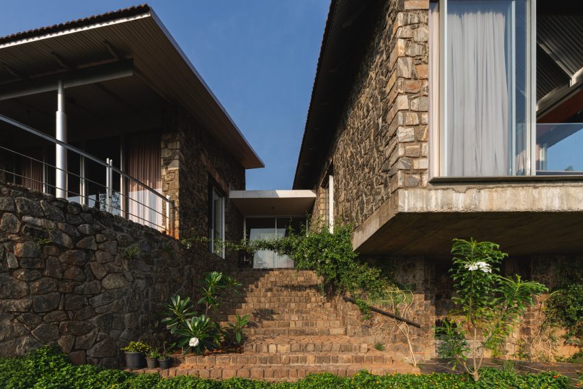Stone steps leading between the volumes of Ushas farmhouse