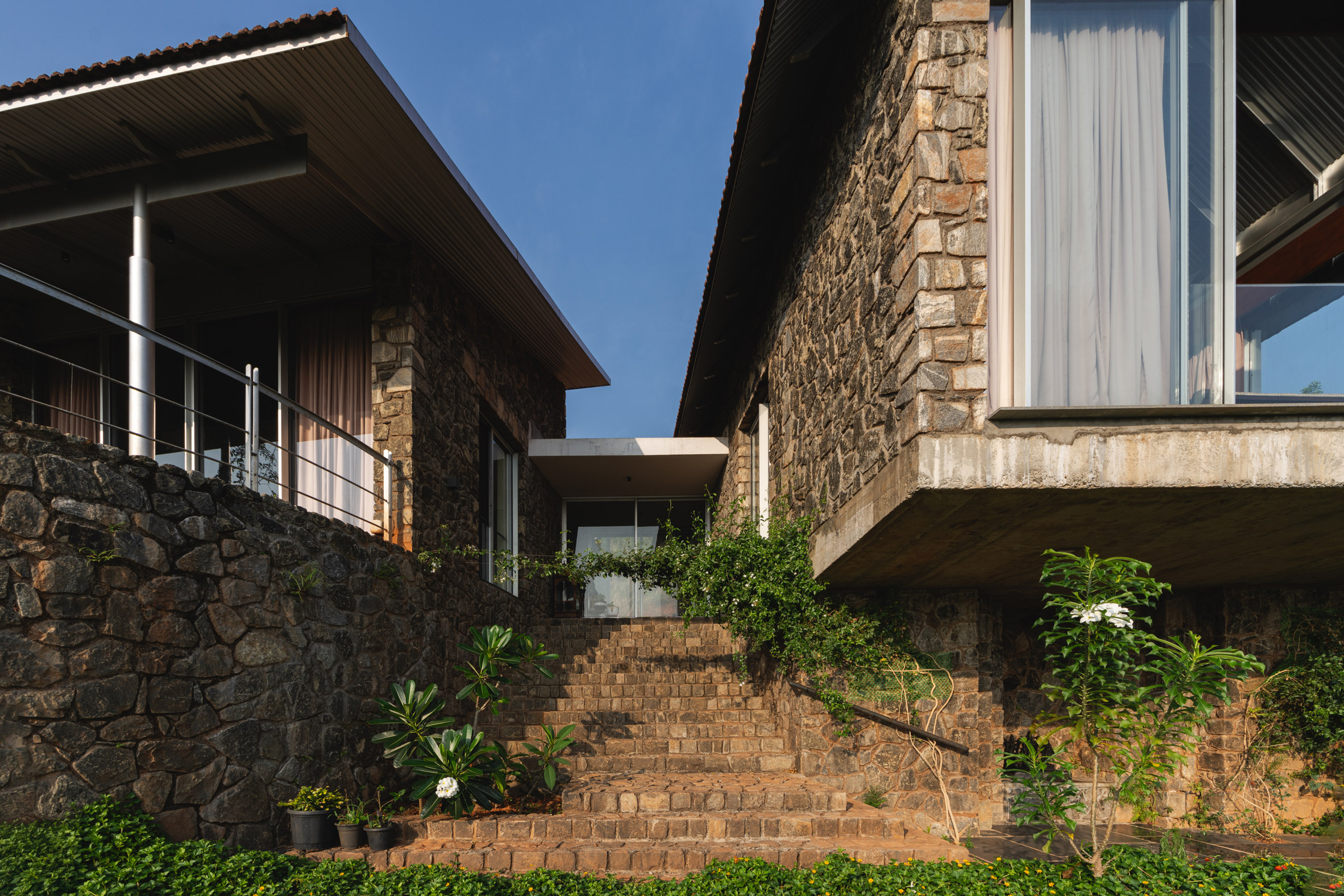 Stone steps leading between the volumes of Ushas farmhouse