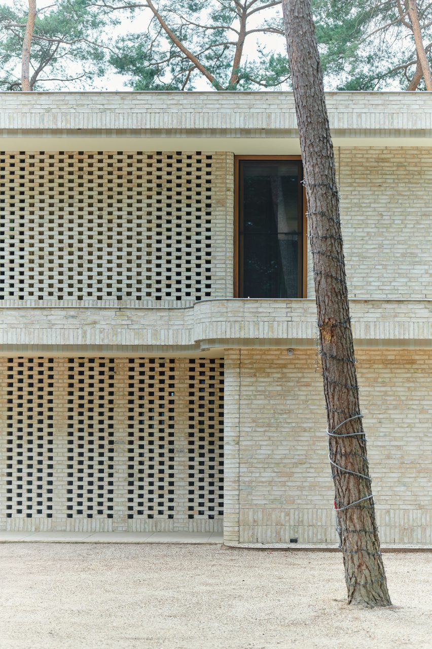 Exterior view of brick home by Jeroen Spee Architecten