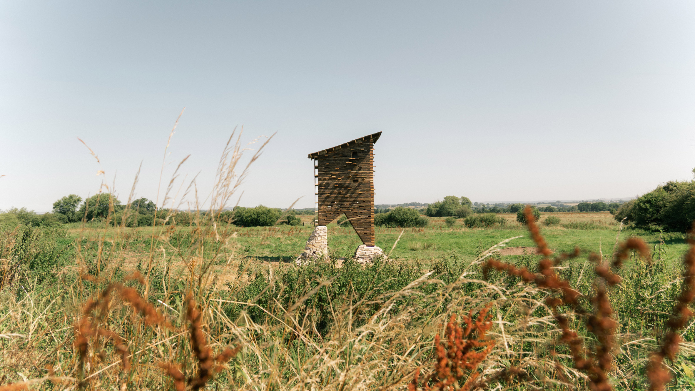 Pearce+ stacks reclaimed materials to create multi-species wildlife tower — 靈感參考圖片 3