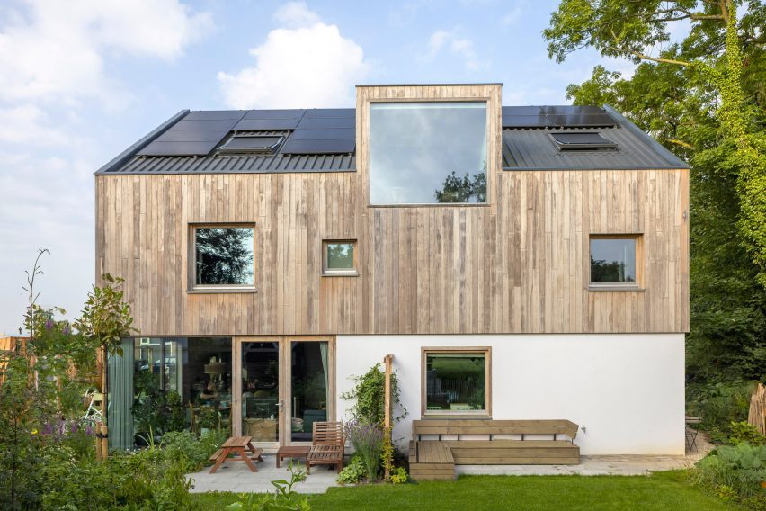 Exterior view of Dutch home by Woonpioniers