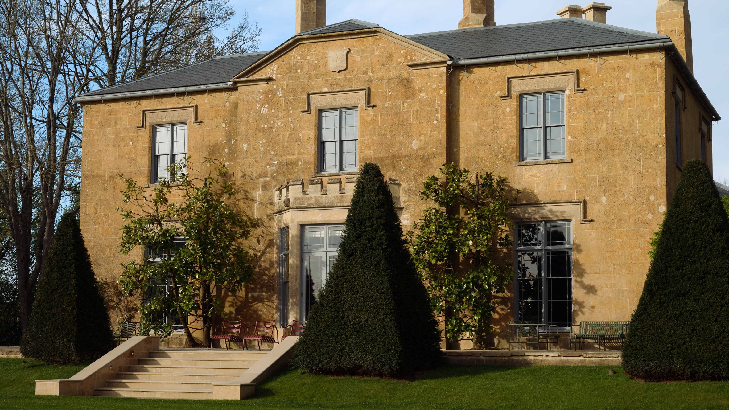 https://static.dezeen.com/uploads/2026/08/yarlington-lodge-richard-parr-associates-the-newt-somerset-hero-2.jpg