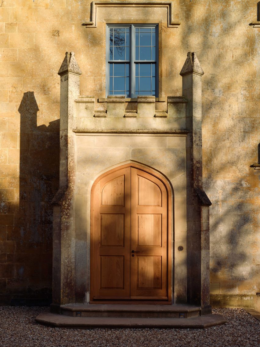 Yarlington Lodge exterior