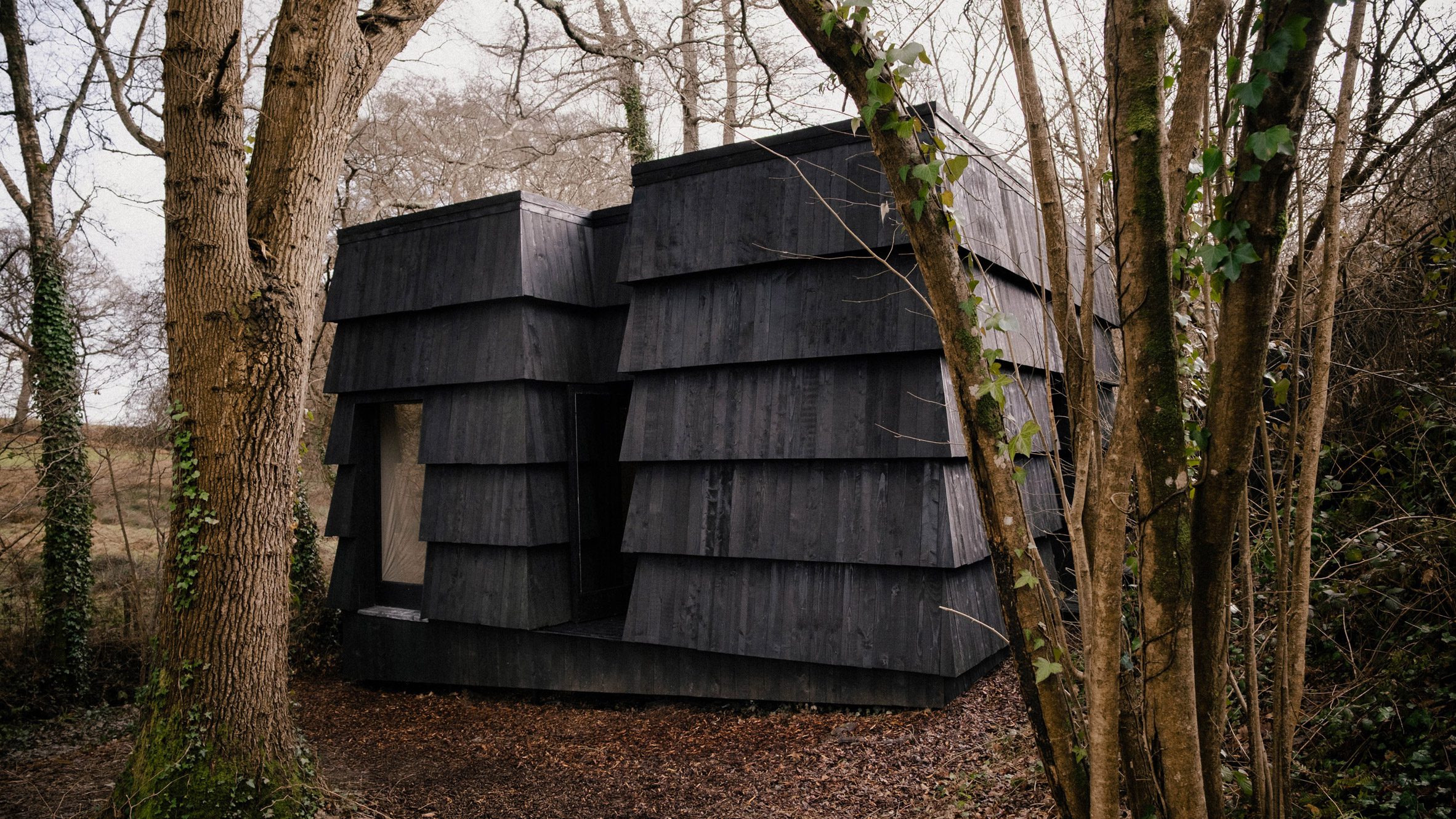 https://static.dezeen.com/uploads/2026/09/bathers-cabin-built-works-architecture-east-sussex-holiday-homes-connor-duffy_dezeen_2364_hero.jpg
