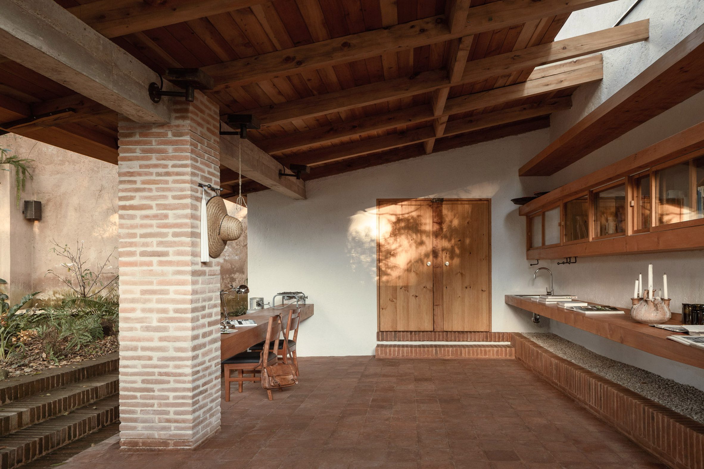 Workshop space at Mexican home by Colar