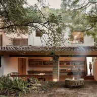 Casa Amona by Colar