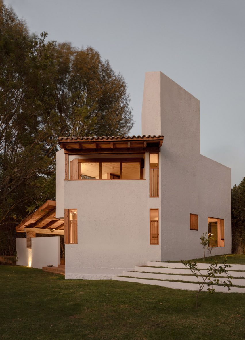 Exterior view of Casa Amona