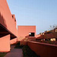 Raised walkway ties together 360‑metre-long hotel