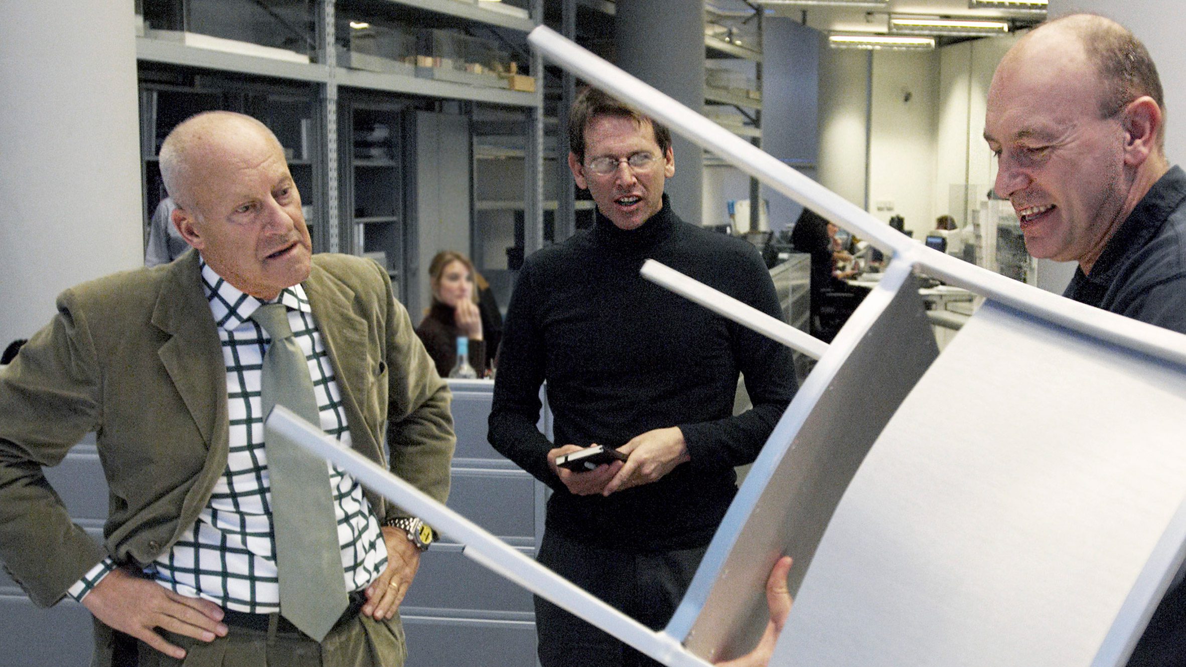 https://static.dezeen.com/uploads/2026/09/emeco-sues-zara-home-20-06-chair-norman-foster_dezeen_2364_hero_6.jpg