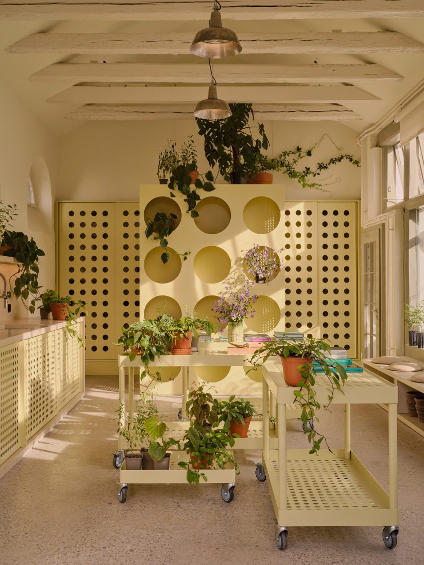 Greenhouse building at Fondation Beyeler