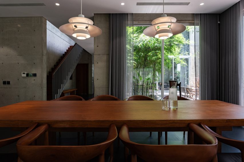 Dining space at Vietnamese home by HGAA