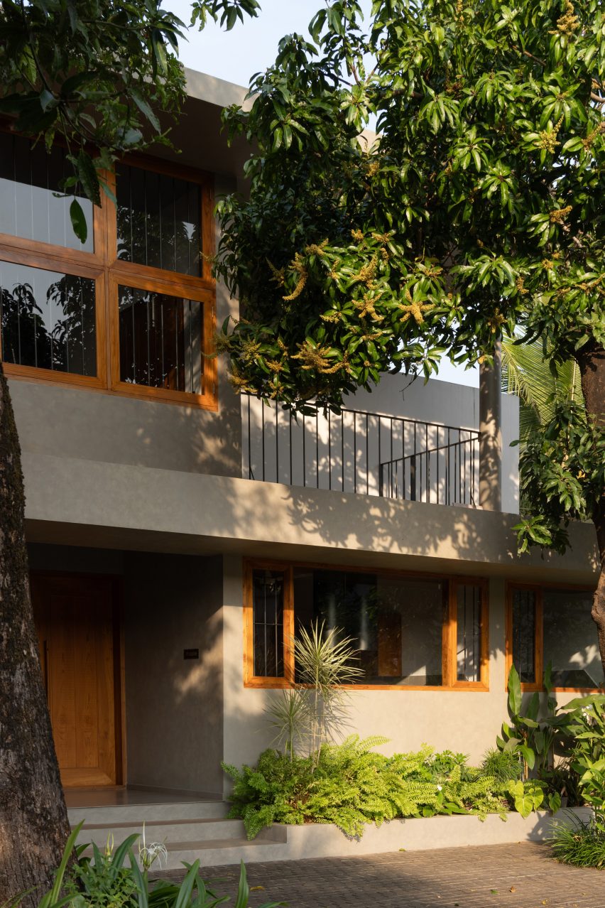 Exterior view of Indian home by InLe Architects