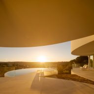 House in Las Rozas by Fran Silvestre Arquitectos
