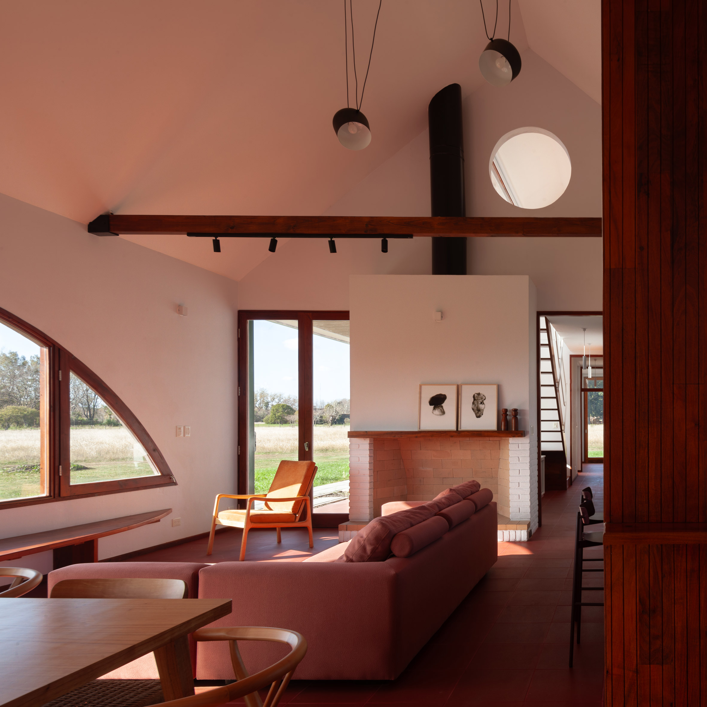 Living room in a house in Argentina by Prim Estudio