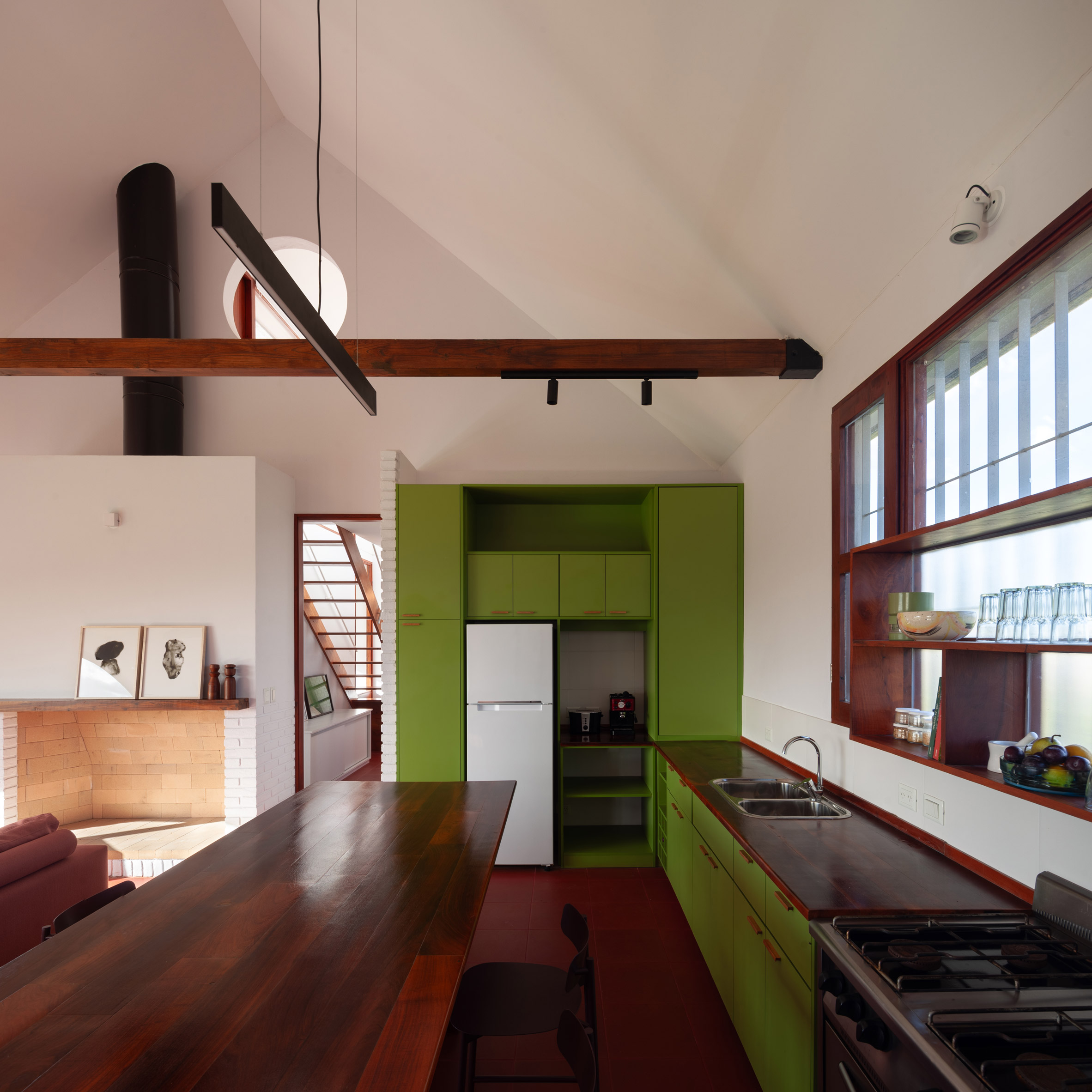 Kitchen in a house in Argentina by Prim Estudio
