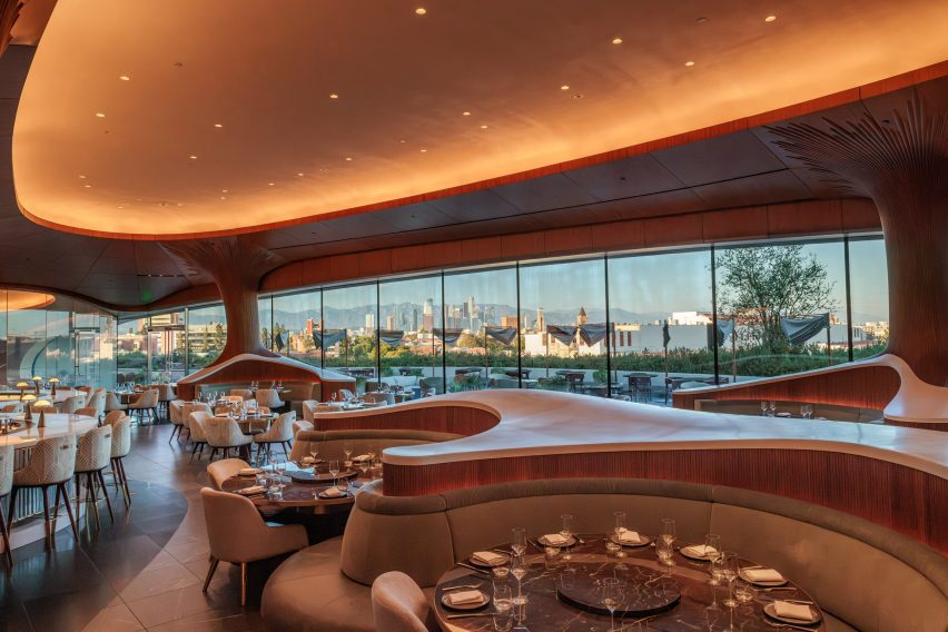 Curved, undulating partitions form intimate dining booths