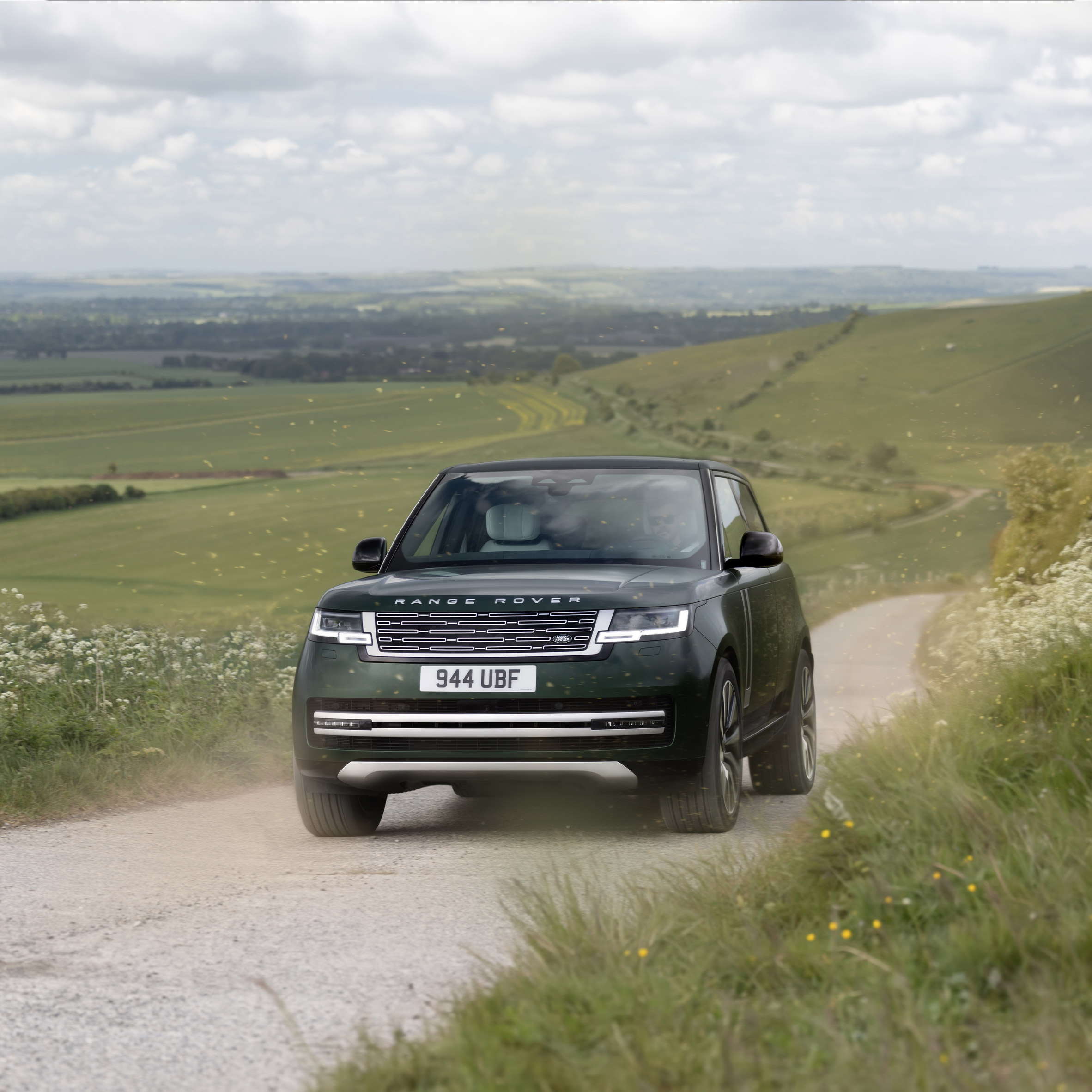 https://static.dezeen.com/uploads/2026/09/sq-range-rover-electric_dezeen_2364_col_0.jpg