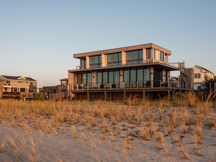Surf Road House by Coughlin Scheel Architects
