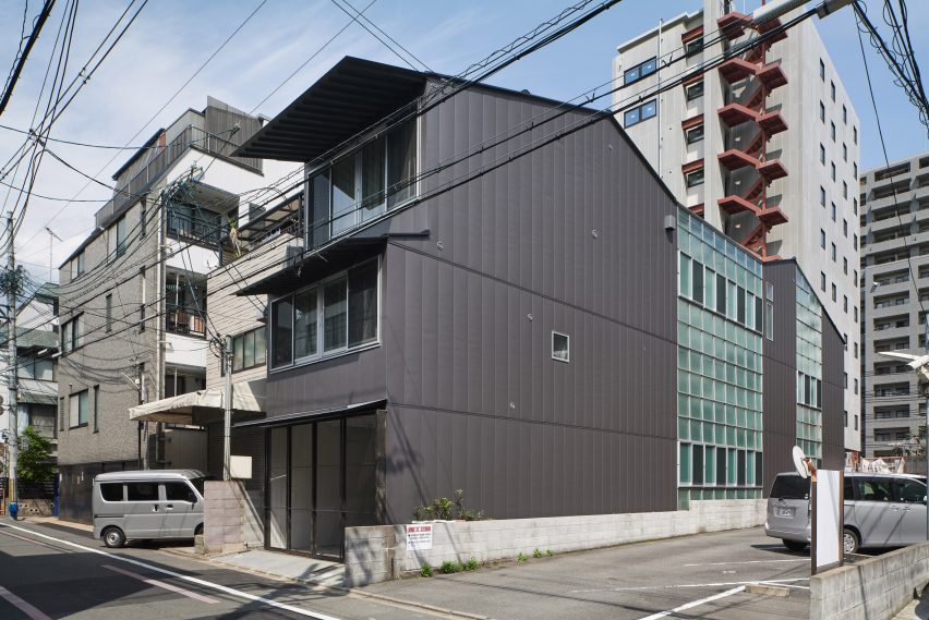 Exterior view of Kyoto home by Tato Architects