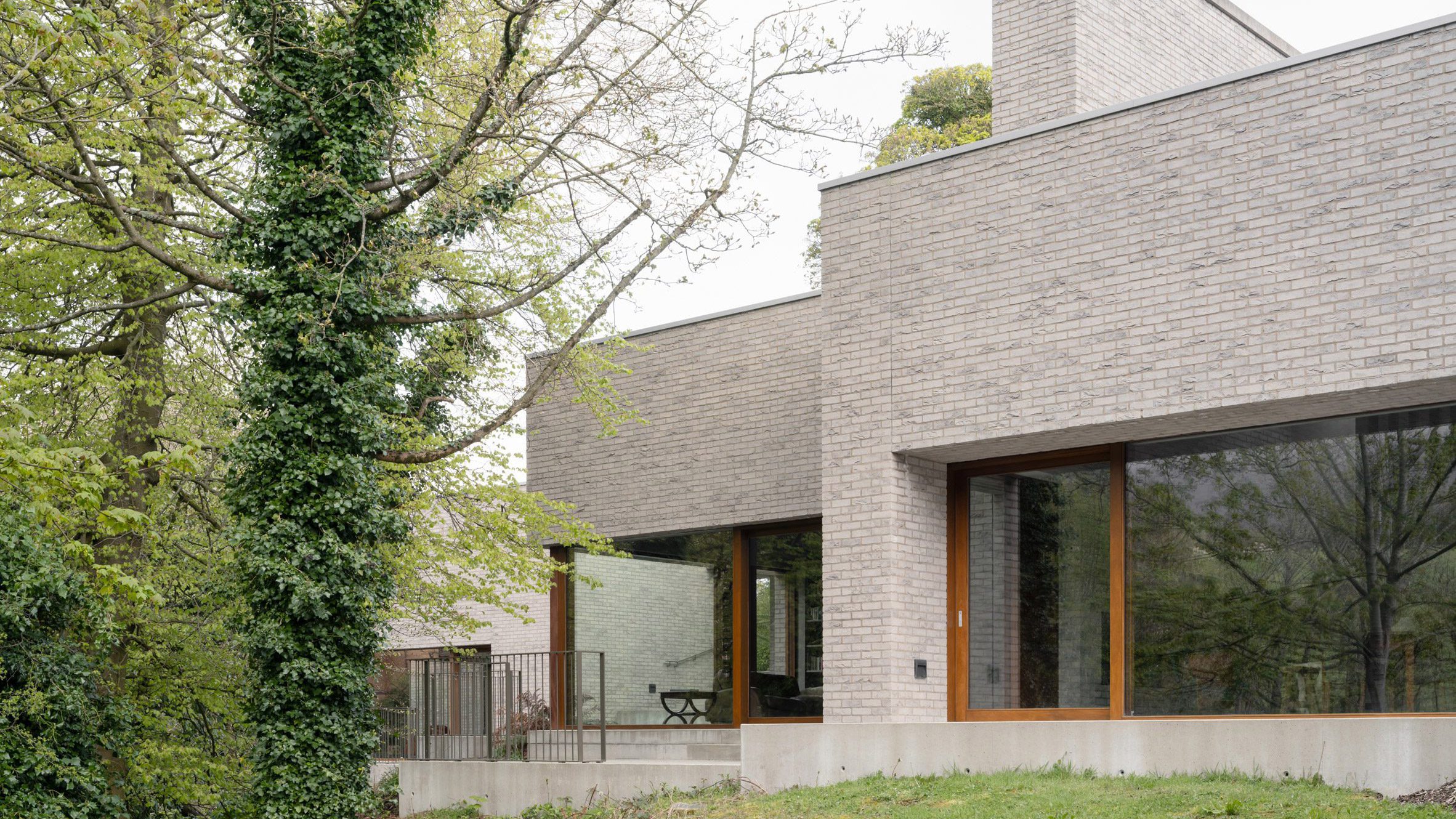 https://static.dezeen.com/uploads/2026/09/top-houses-september-2026-hero_dezeen_2364_col_0.jpg