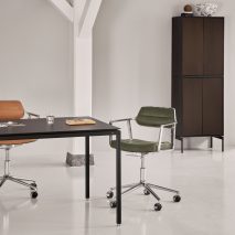 Vipp453 Swivel chair by Vipp