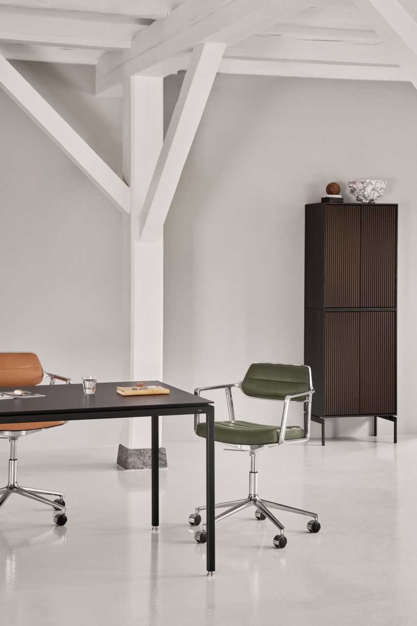 Vipp453 Swivel chair by Vipp