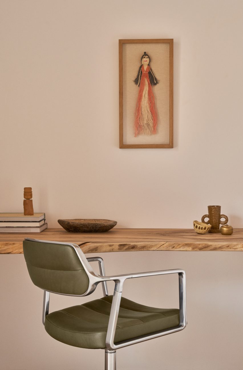 Vipp453 Swivel chair by Vipp