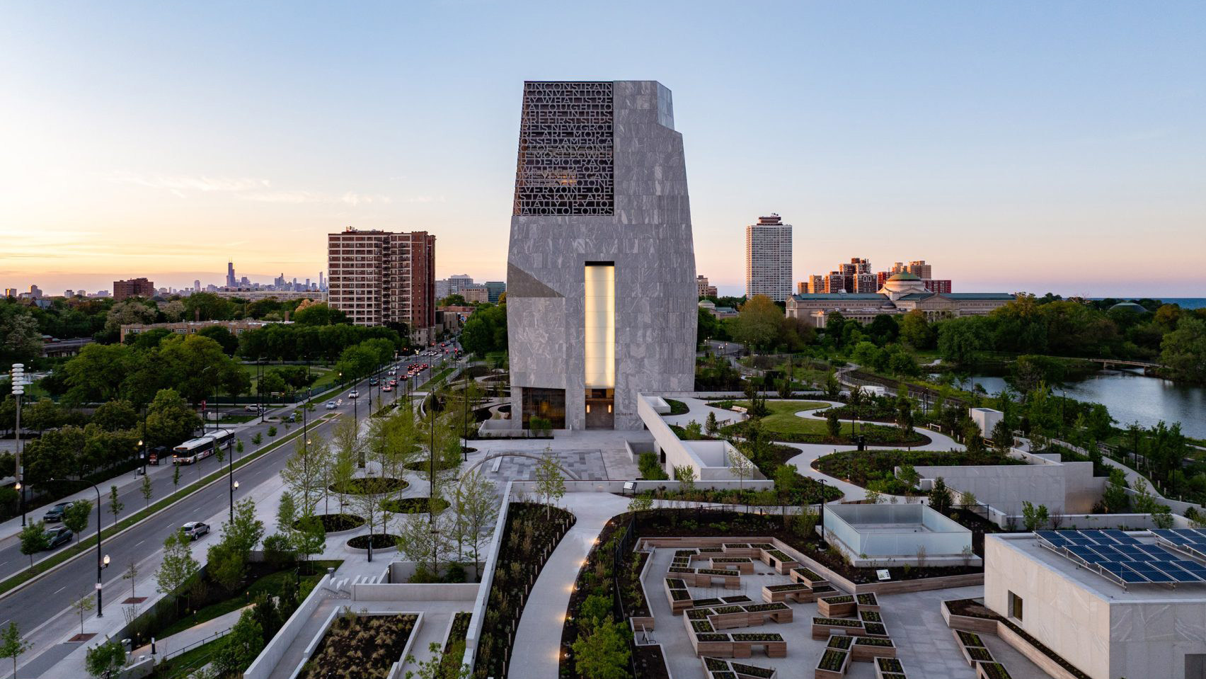 https://static.dezeen.com/uploads/2026/09/williams-tsien-obama-presidential-center-chicago_dezeen_hero-2364-1704x1276-1.jpg