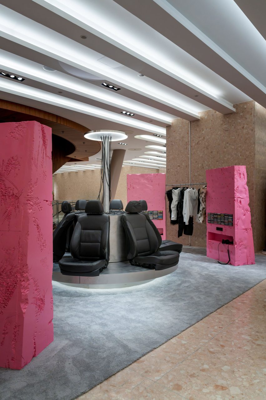 Passenger installation by Yont Studio for Namilia and Telekom Electronic Beats