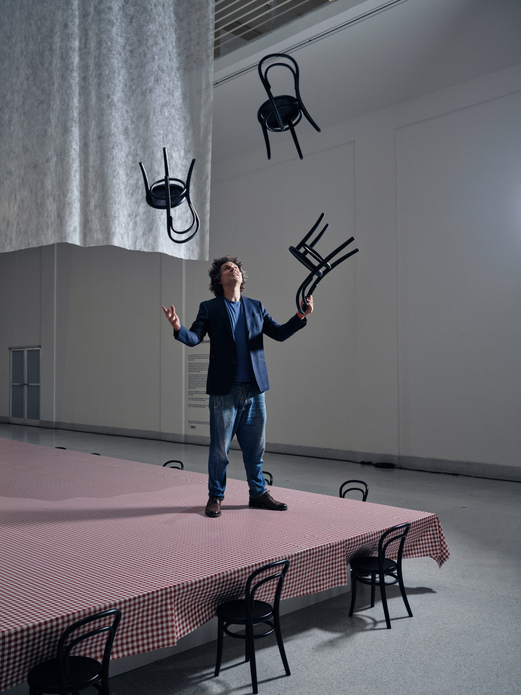 Maxim Velčovský throwing chairs
