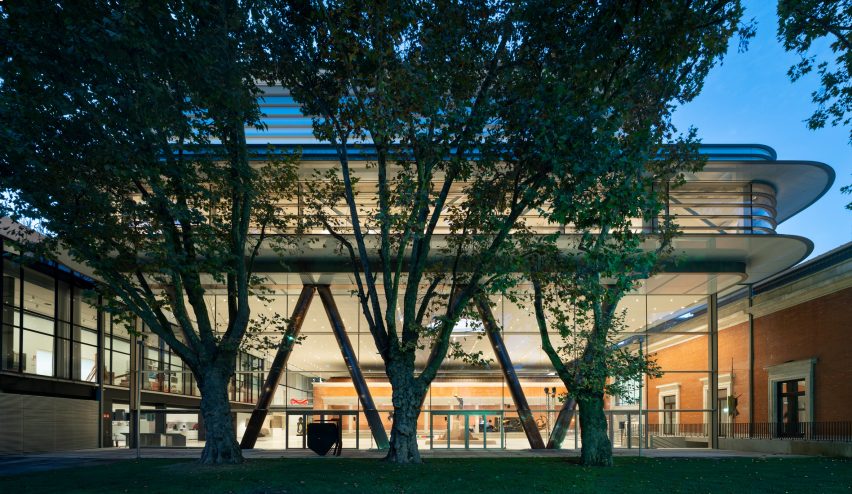 Foster + Partners and Luis Mar&iacute;a Uriarte