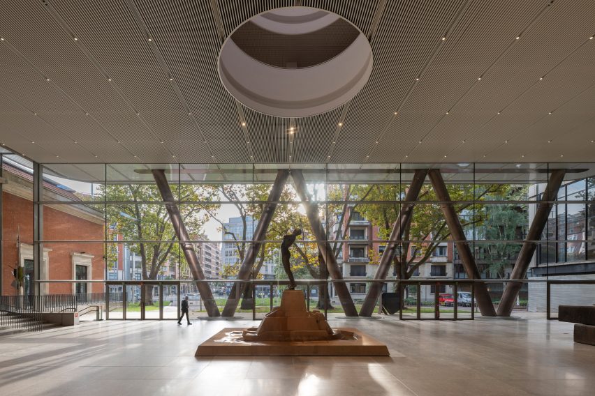 Interior gallery designed by Foster + Partners and Luis Mar&iacute;a Uriarte