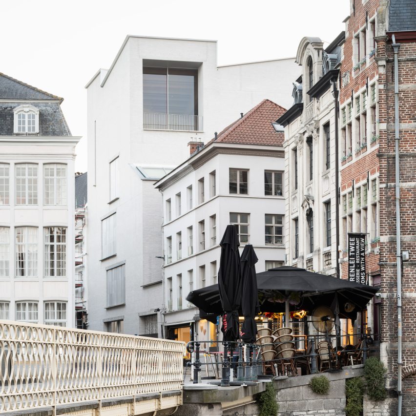 White-brick extension in Gent
