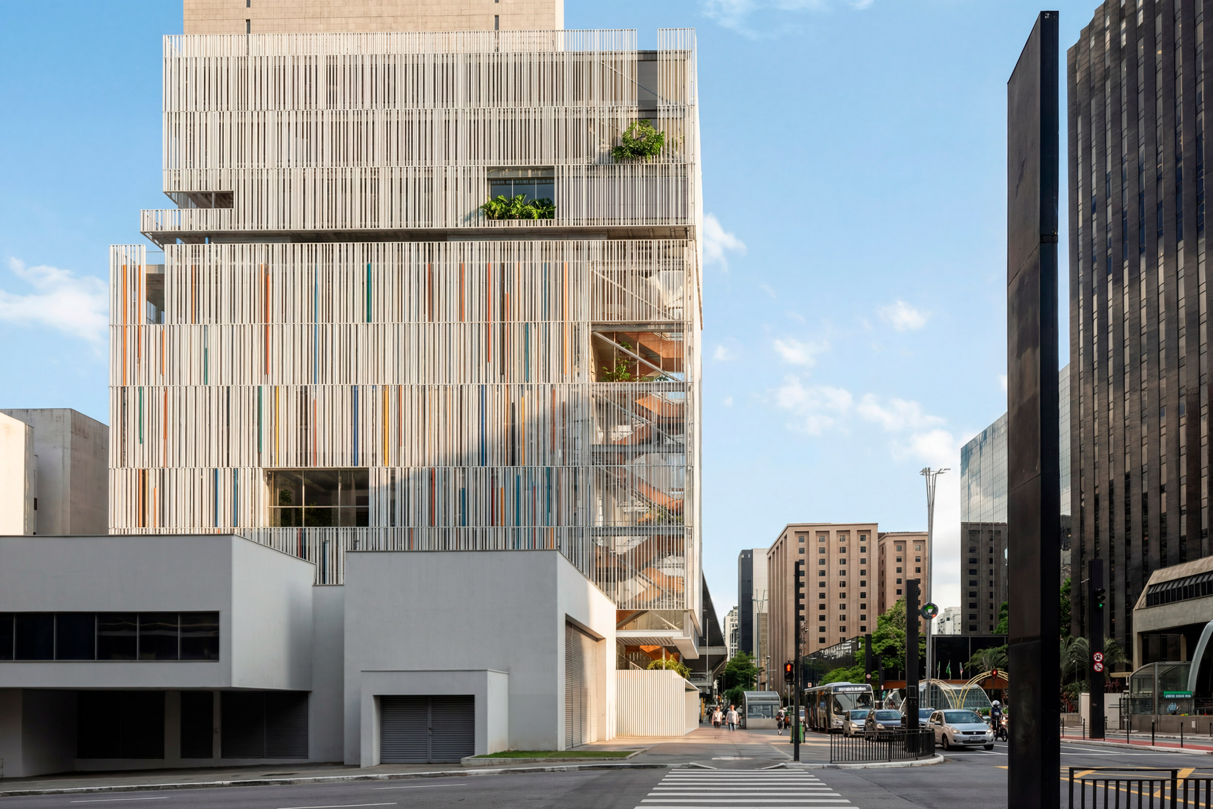 Itau Cultural design by Estudio Modulo