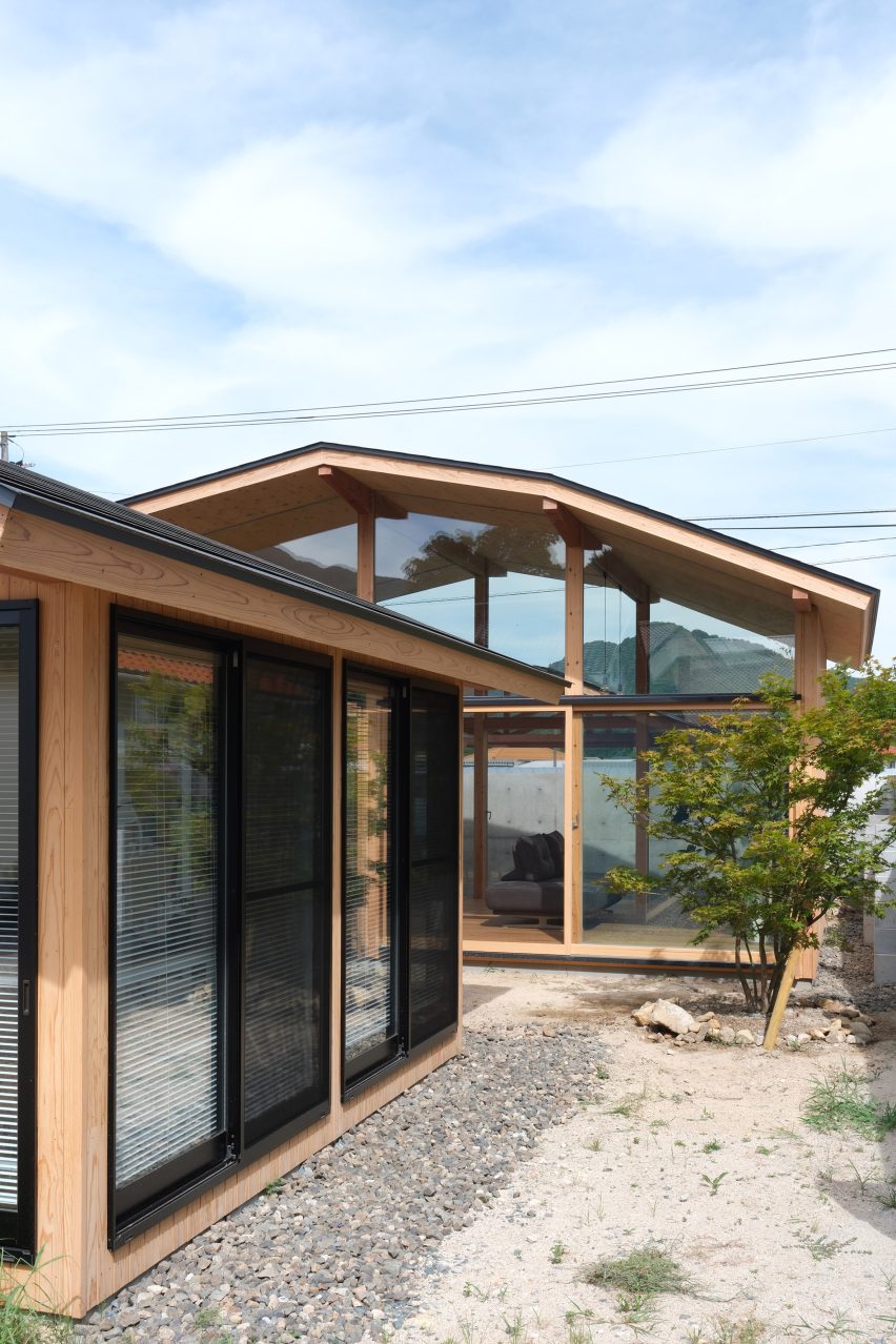 House in Yakami by Enter-Archi