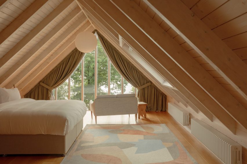 Bedroom interior at retreat by Schemata Architects