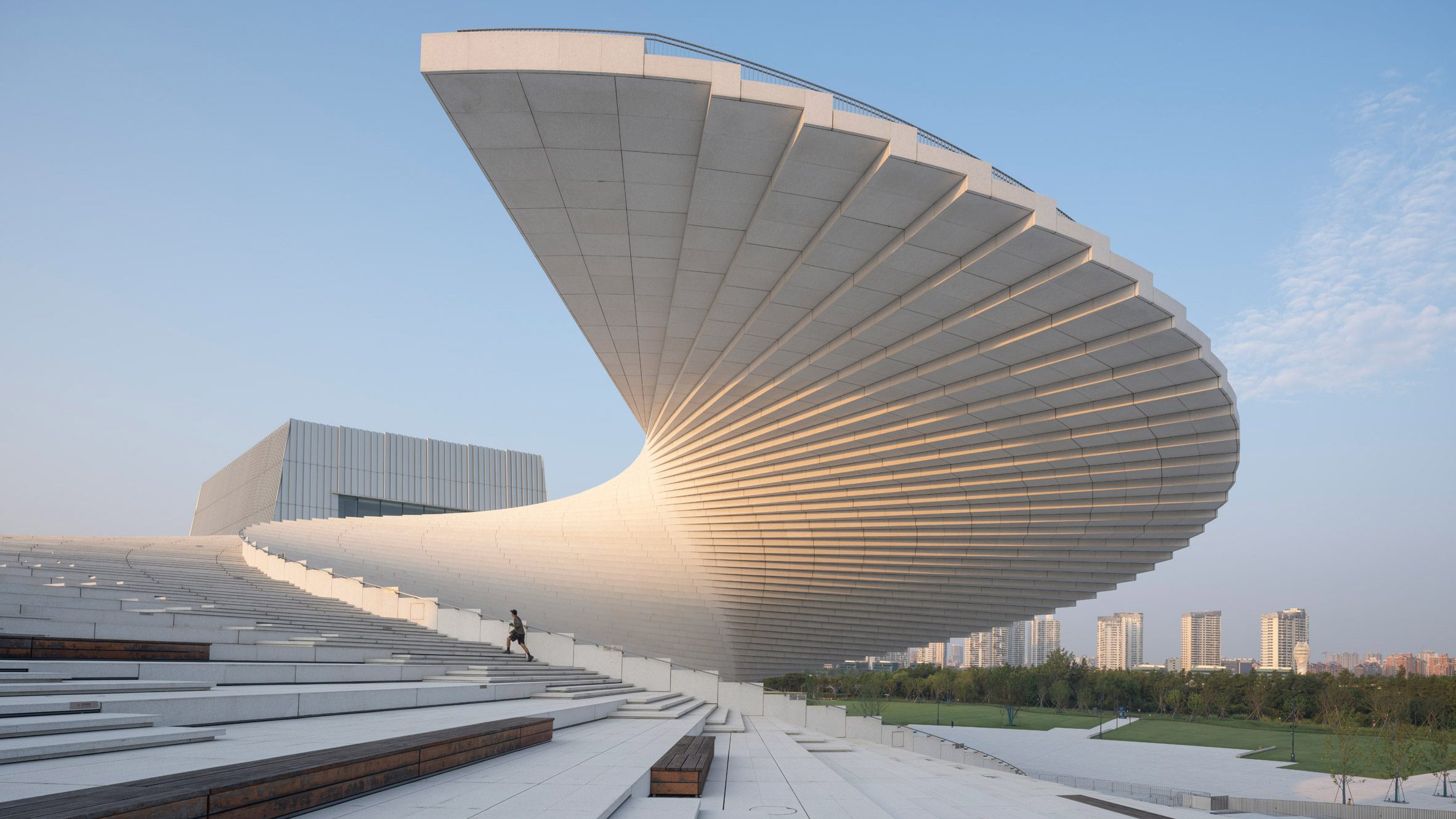 Snøhetta Unveils Shanghai Grand Opera House, A New Cultural Icon