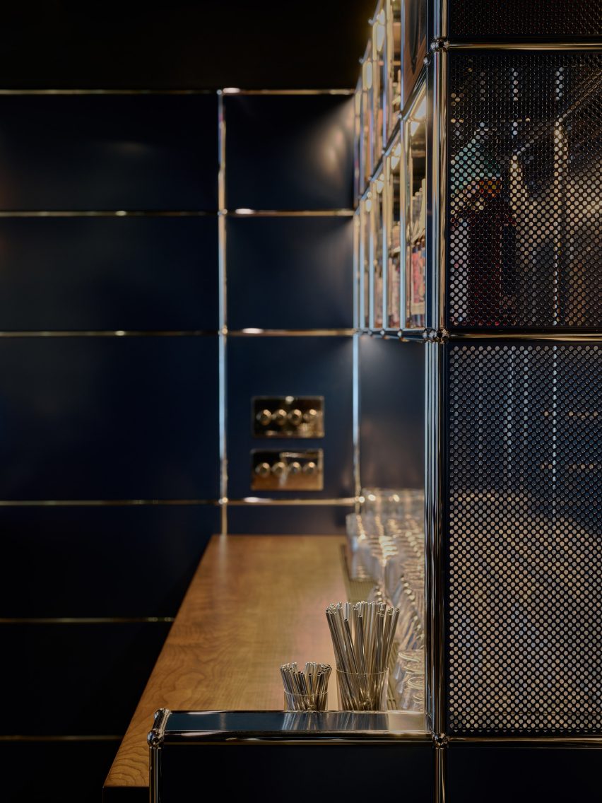 VV's cocktail bar